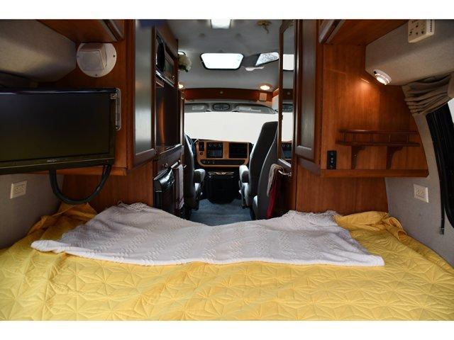 Photo of 2008 Summit White Chevrolet Express 3500