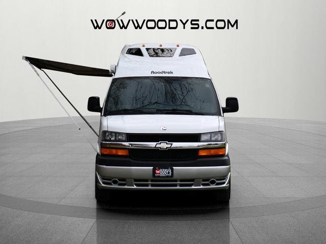 Photo of 2008 Summit White Chevrolet Express 3500