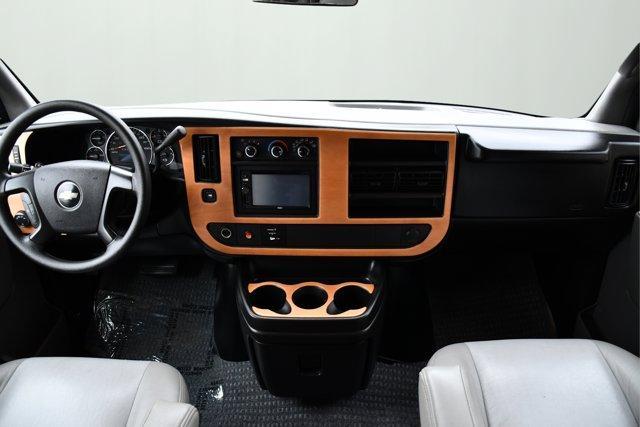 Photo of 2008 Summit White Chevrolet Express 3500