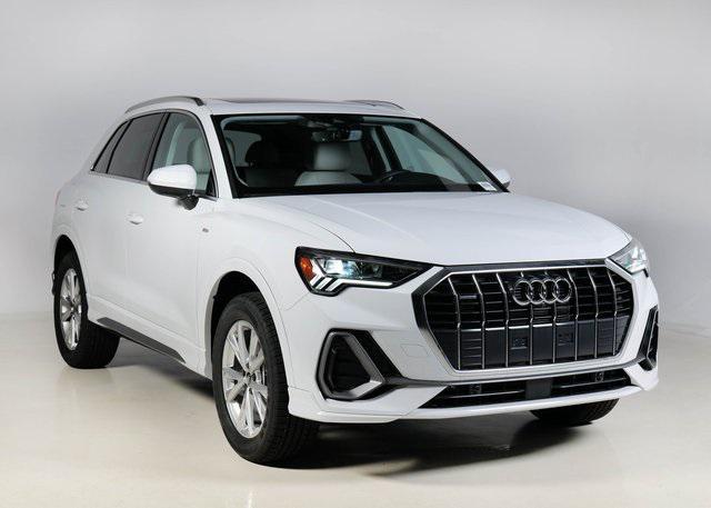 Photo of 2025 White Audi Q3