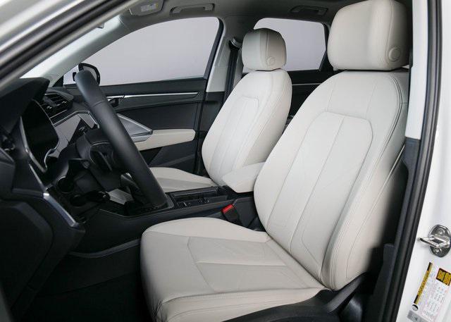Photo of 2025 White Audi Q3