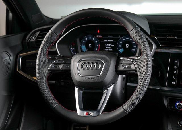 Photo of 2025 White Audi Q3