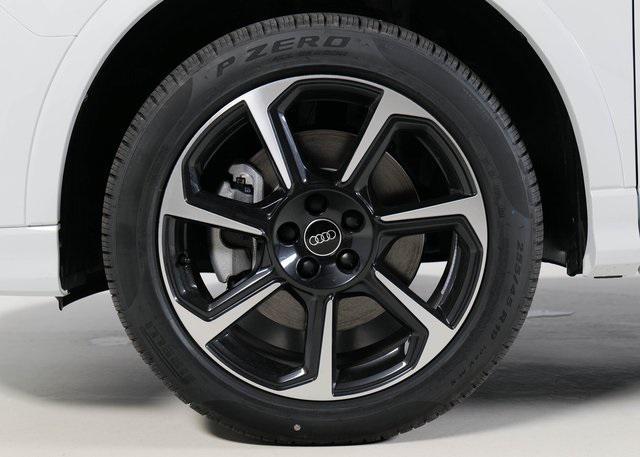 Photo of 2025 White Audi Q3