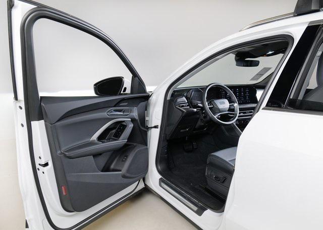 Photo of 2025 White Audi Q5