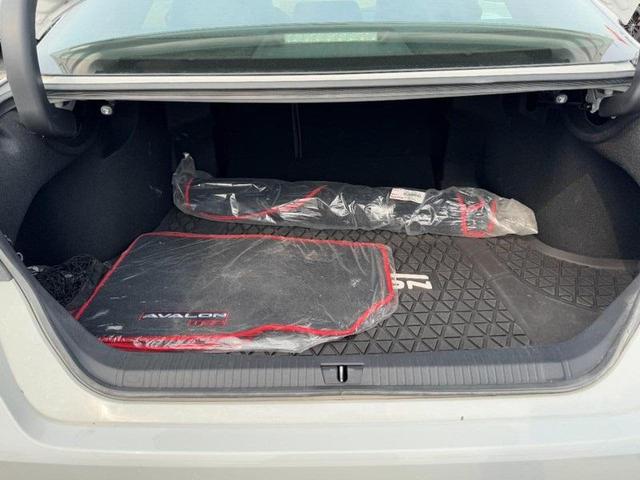 Photo of 2021 Ice Edge/Midnight Black Metallic Toyota Avalon