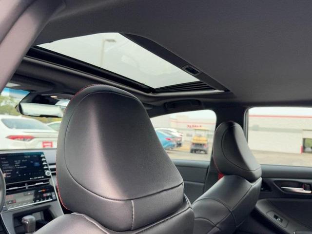 Photo of 2021 Ice Edge/Midnight Black Metallic Toyota Avalon