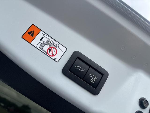 Photo of 2025 Wind Chill Pearl Toyota Prius Plug-In Hybrid