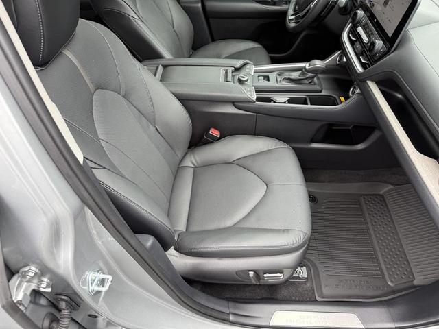Photo of 2024 Celestial Silver Metallic Toyota Grand Highlander