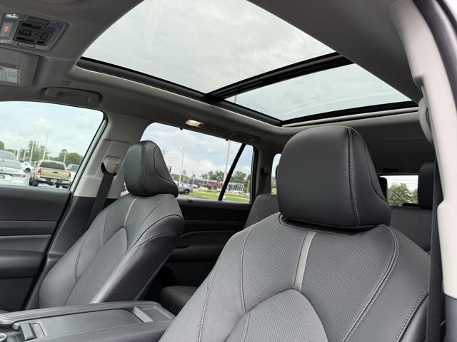 Photo of 2024 Celestial Silver Metallic Toyota Grand Highlander