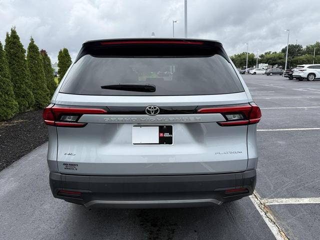 Photo of 2024 Celestial Silver Metallic Toyota Grand Highlander