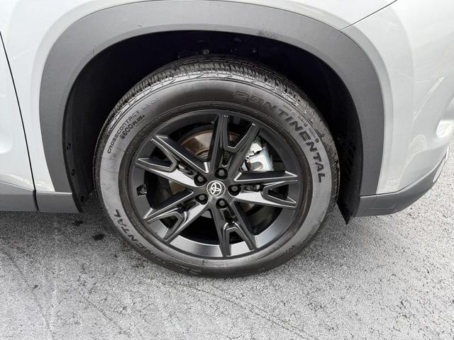 Photo of 2024 Celestial Silver Metallic Toyota Grand Highlander