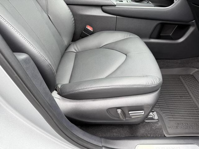 Photo of 2024 Celestial Silver Metallic Toyota Grand Highlander