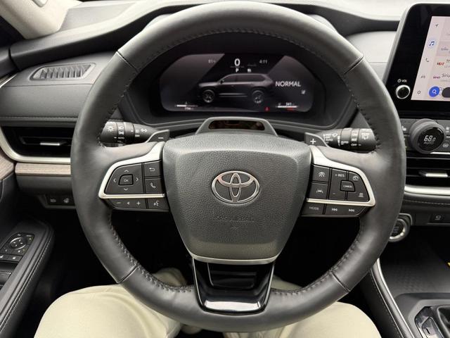Photo of 2024 Celestial Silver Metallic Toyota Grand Highlander