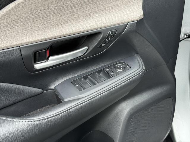 Photo of 2024 Celestial Silver Metallic Toyota Grand Highlander