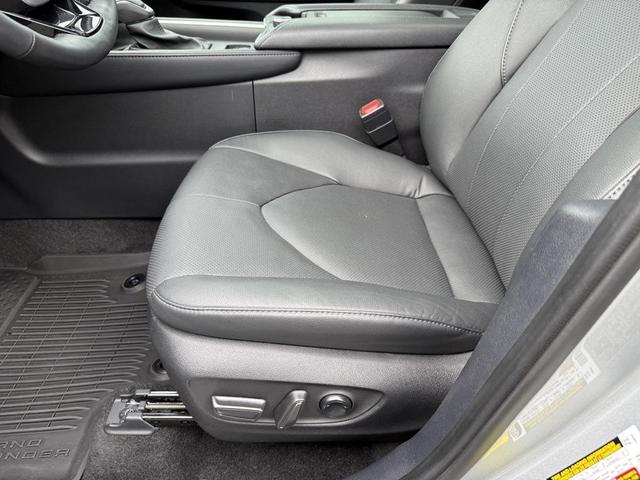 Photo of 2024 Celestial Silver Metallic Toyota Grand Highlander