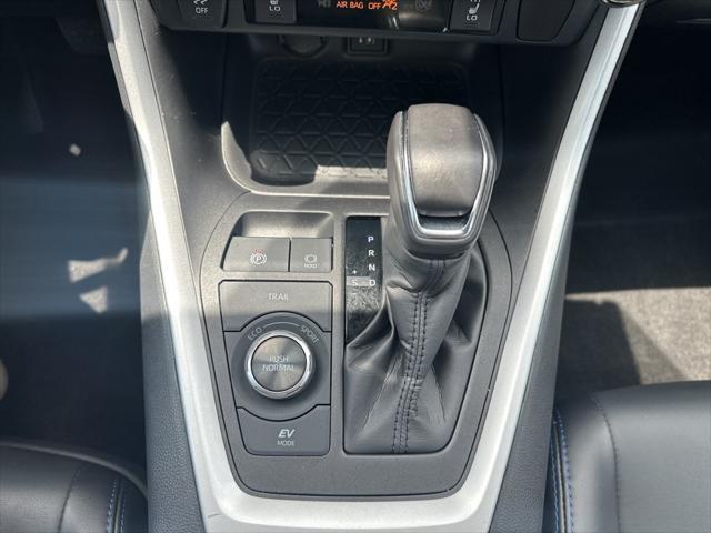 Photo of 2024 White Toyota RAV4 Hybrid