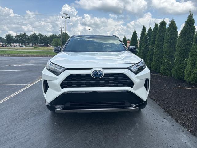 Photo of 2024 White Toyota RAV4 Hybrid