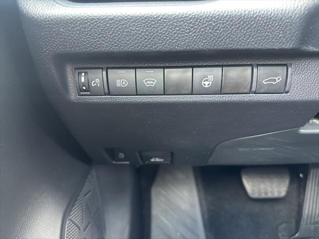 Photo of 2024 White Toyota RAV4 Hybrid