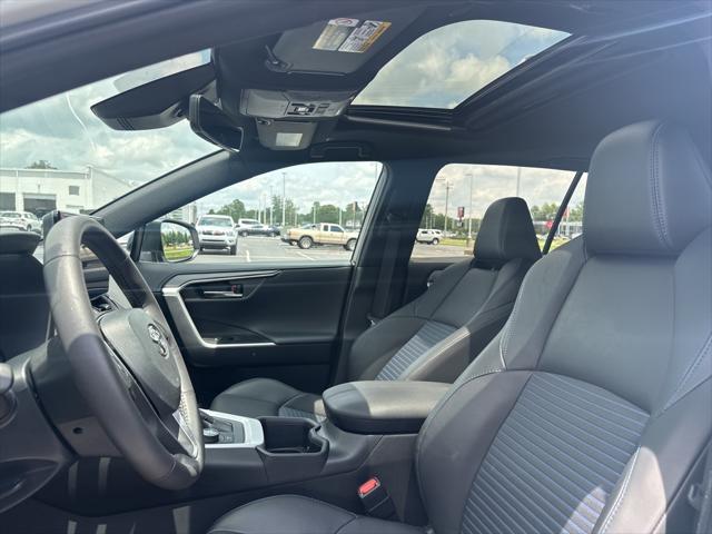 Photo of 2024 White Toyota RAV4 Hybrid