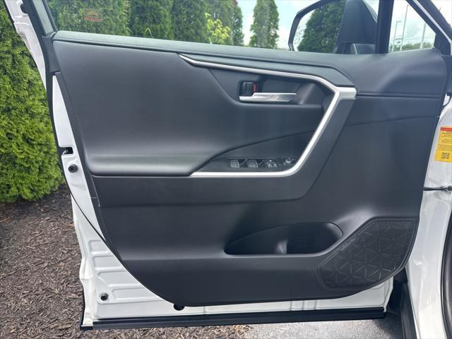 Photo of 2024 White Toyota RAV4 Hybrid