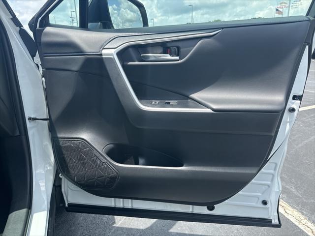 Photo of 2024 White Toyota RAV4 Hybrid