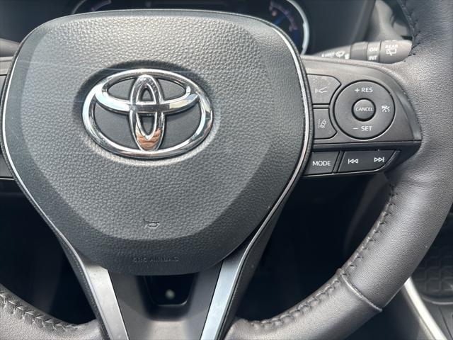 Photo of 2024 White Toyota RAV4 Hybrid