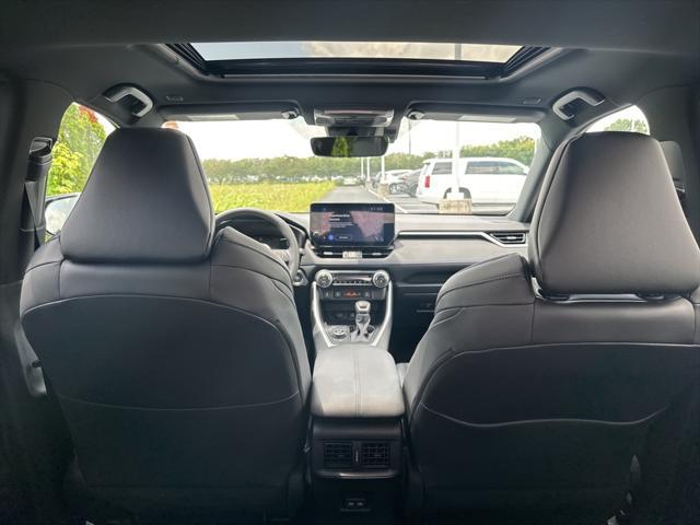Photo of 2024 White Toyota RAV4 Hybrid