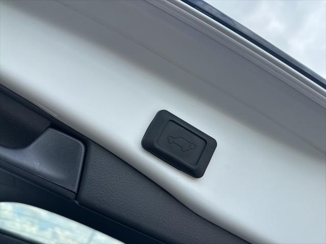 Photo of 2024 White Toyota RAV4 Hybrid