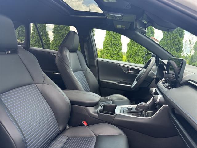 Photo of 2024 White Toyota RAV4 Hybrid
