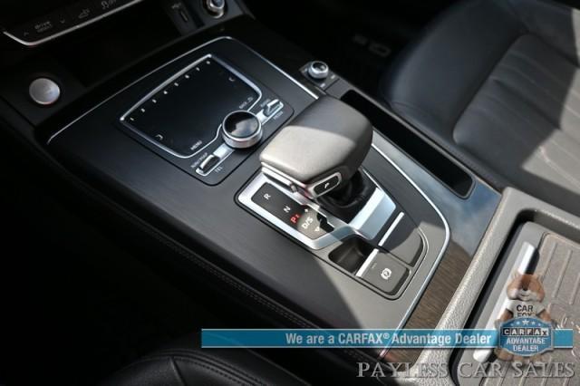 Photo of 2020 Daytona Gray Pearl Effect Audi Q5 e