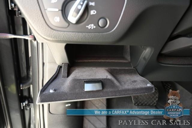 Photo of 2020 Daytona Gray Pearl Effect Audi Q5 e