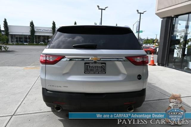 Photo of 2021 Silver Ice Metallic Chevrolet Traverse