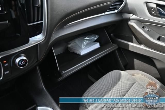 Photo of 2021 Silver Ice Metallic Chevrolet Traverse
