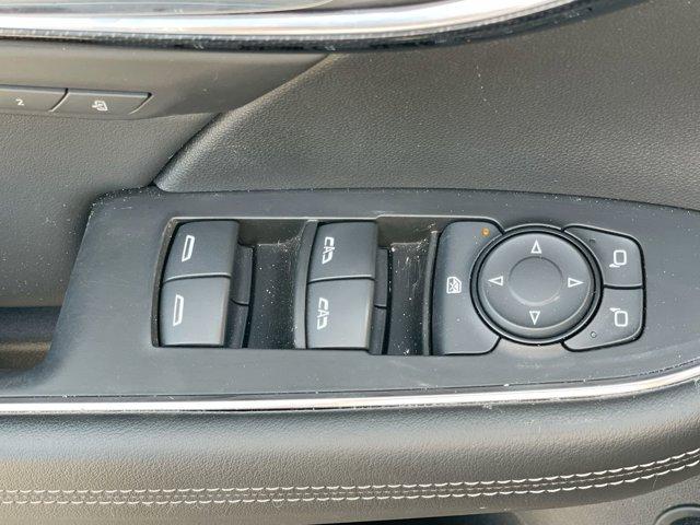 Photo of 2023 Summit White Buick Envision
