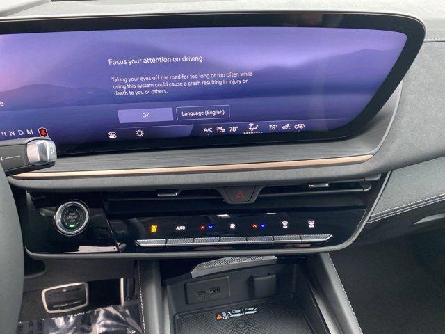 Photo of 2025 Summit White Buick Envision