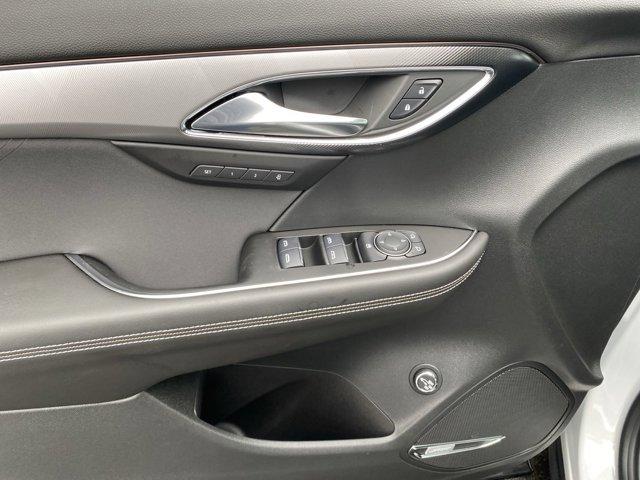 Photo of 2025 Summit White Buick Envision