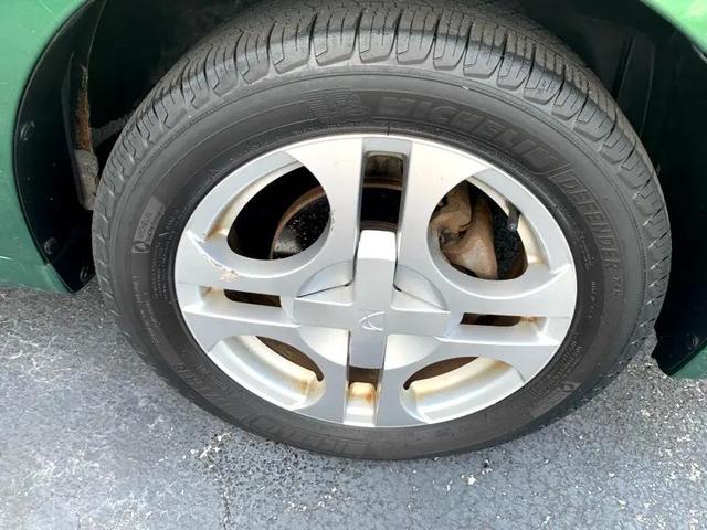 Photo of 2003 Green Saturn Ion