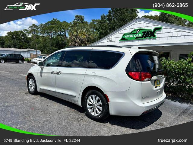 Photo of 2017 Tusk White Chrysler Pacifica