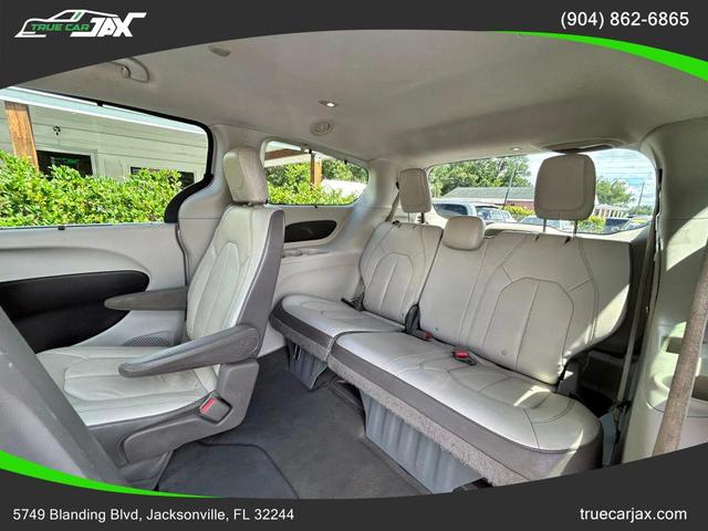 Photo of 2017 Tusk White Chrysler Pacifica