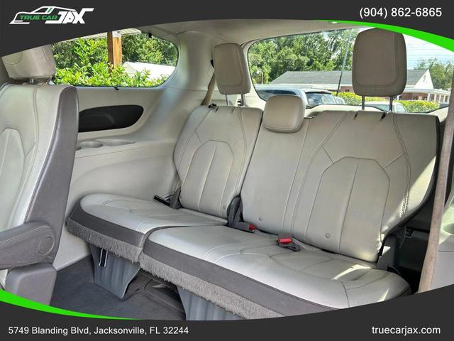 Photo of 2017 Tusk White Chrysler Pacifica