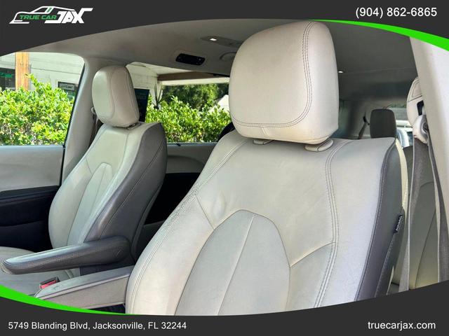 Photo of 2017 Tusk White Chrysler Pacifica