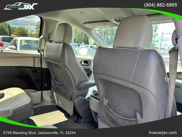Photo of 2017 Tusk White Chrysler Pacifica