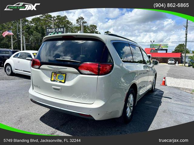 Photo of 2017 Tusk White Chrysler Pacifica