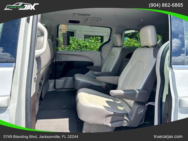 Photo of 2017 Tusk White Chrysler Pacifica