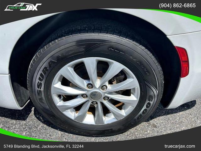 Photo of 2017 Tusk White Chrysler Pacifica