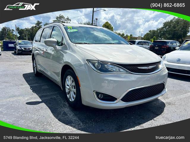 Photo of 2017 Tusk White Chrysler Pacifica