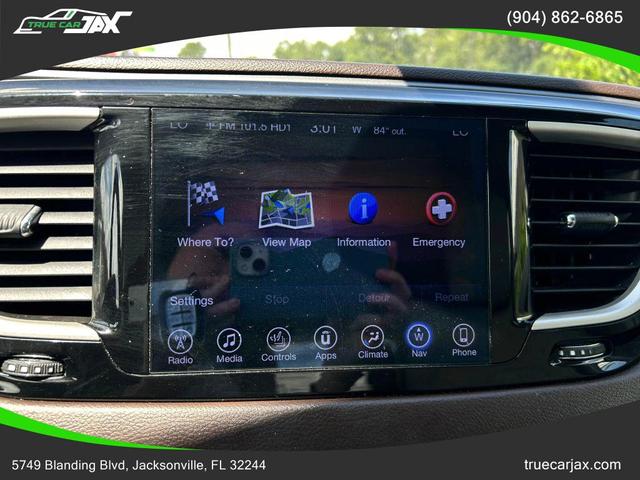 Photo of 2017 Tusk White Chrysler Pacifica