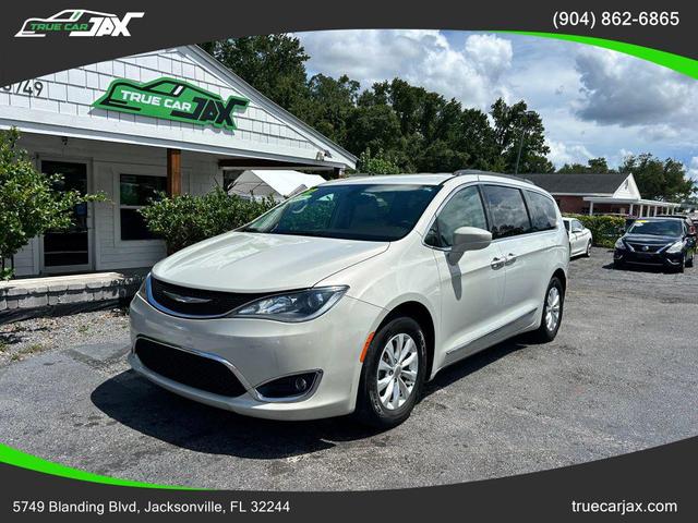 Photo of 2017 Tusk White Chrysler Pacifica