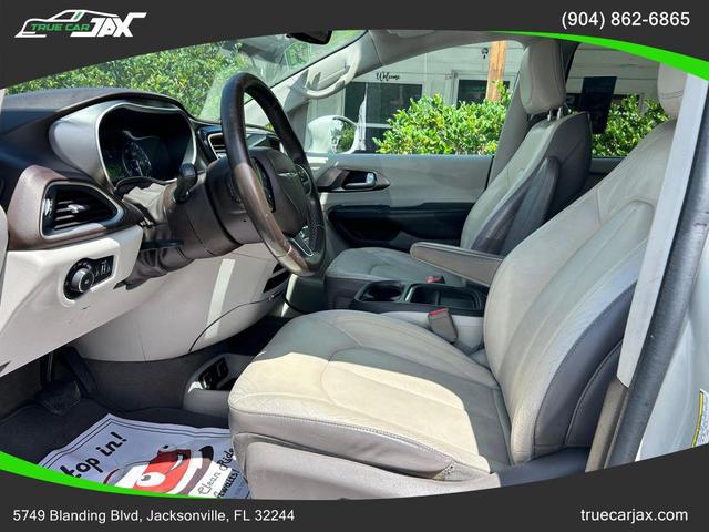 Photo of 2017 Tusk White Chrysler Pacifica