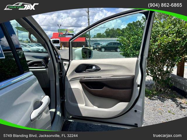 Photo of 2017 Tusk White Chrysler Pacifica